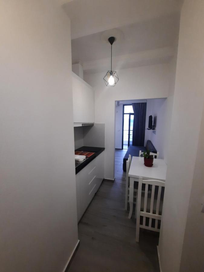 Nora'S Guesthouse Sarandë Esterno foto