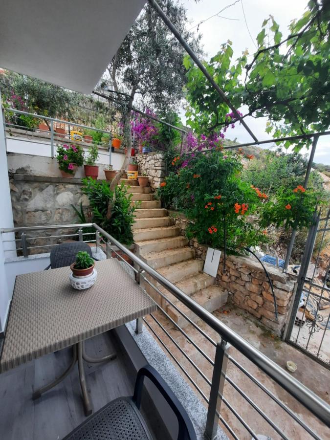 Nora'S Guesthouse Sarandë Esterno foto