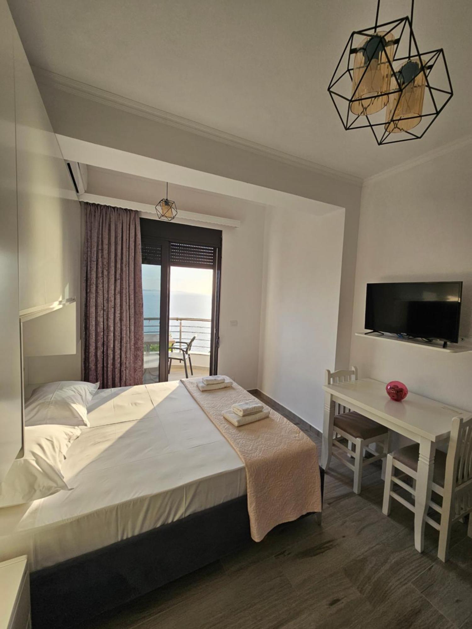 Nora'S Guesthouse Sarandë Esterno foto