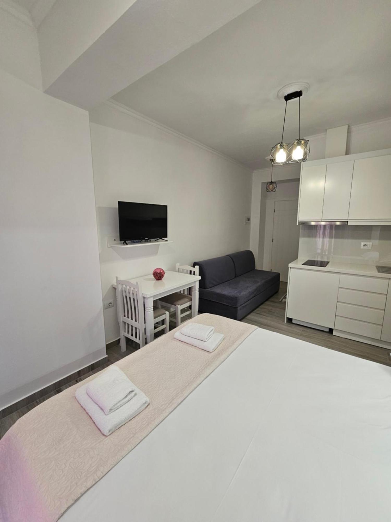 Nora'S Guesthouse Sarandë Esterno foto