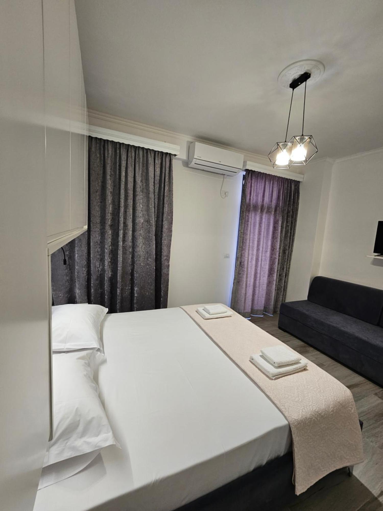 Nora'S Guesthouse Sarandë Esterno foto