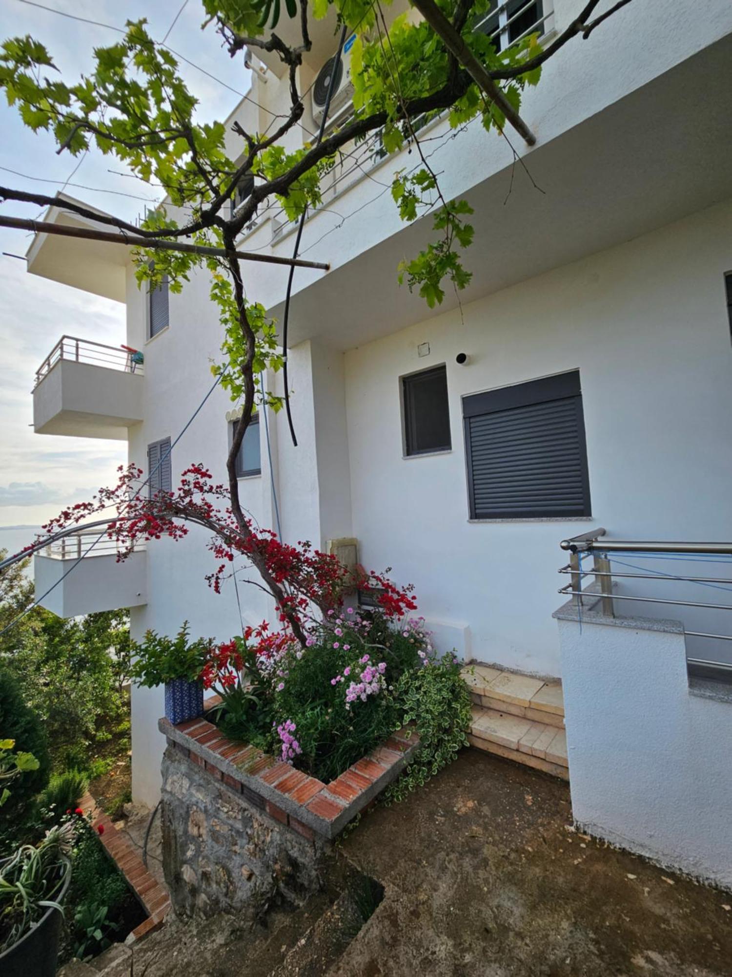 Nora'S Guesthouse Sarandë Esterno foto