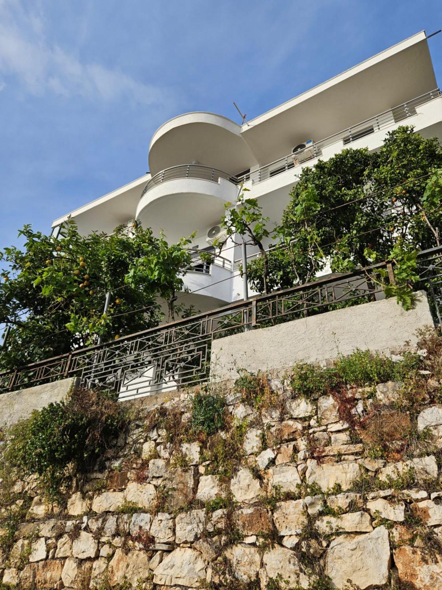 Nora'S Guesthouse Sarandë Esterno foto