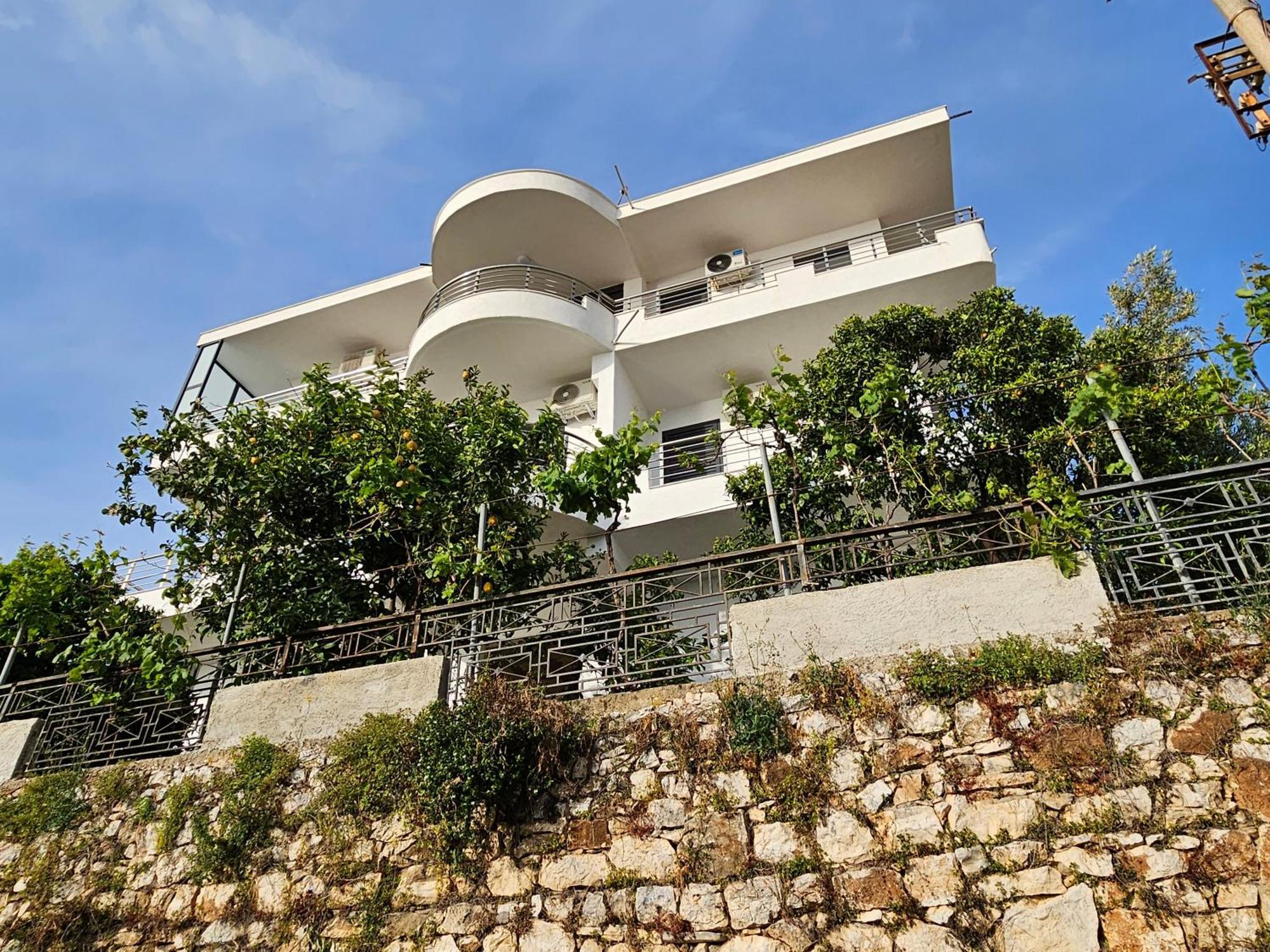 Nora'S Guesthouse Sarandë Esterno foto