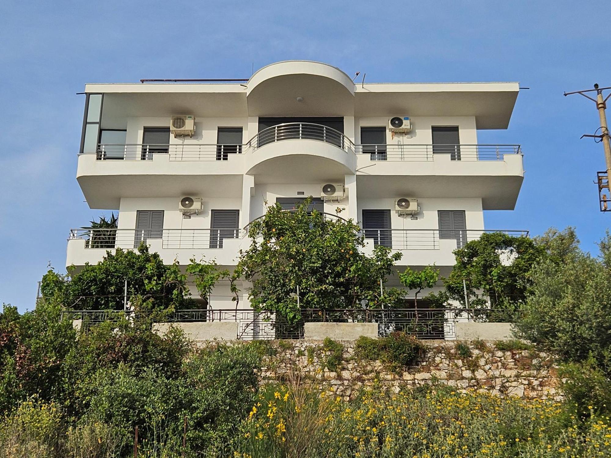 Nora'S Guesthouse Sarandë Esterno foto